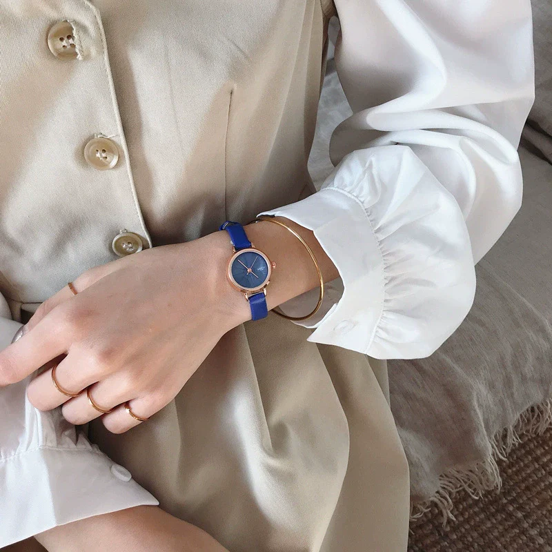 Women's Watch Alloy Case Imitation Leather Strap Round Dial Leisure Style - Image 3