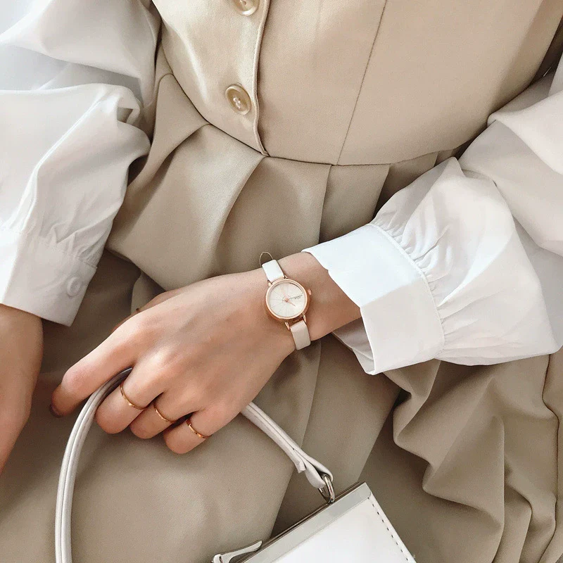 Women's Watch Alloy Case Imitation Leather Strap Round Dial Leisure Style - Image 9